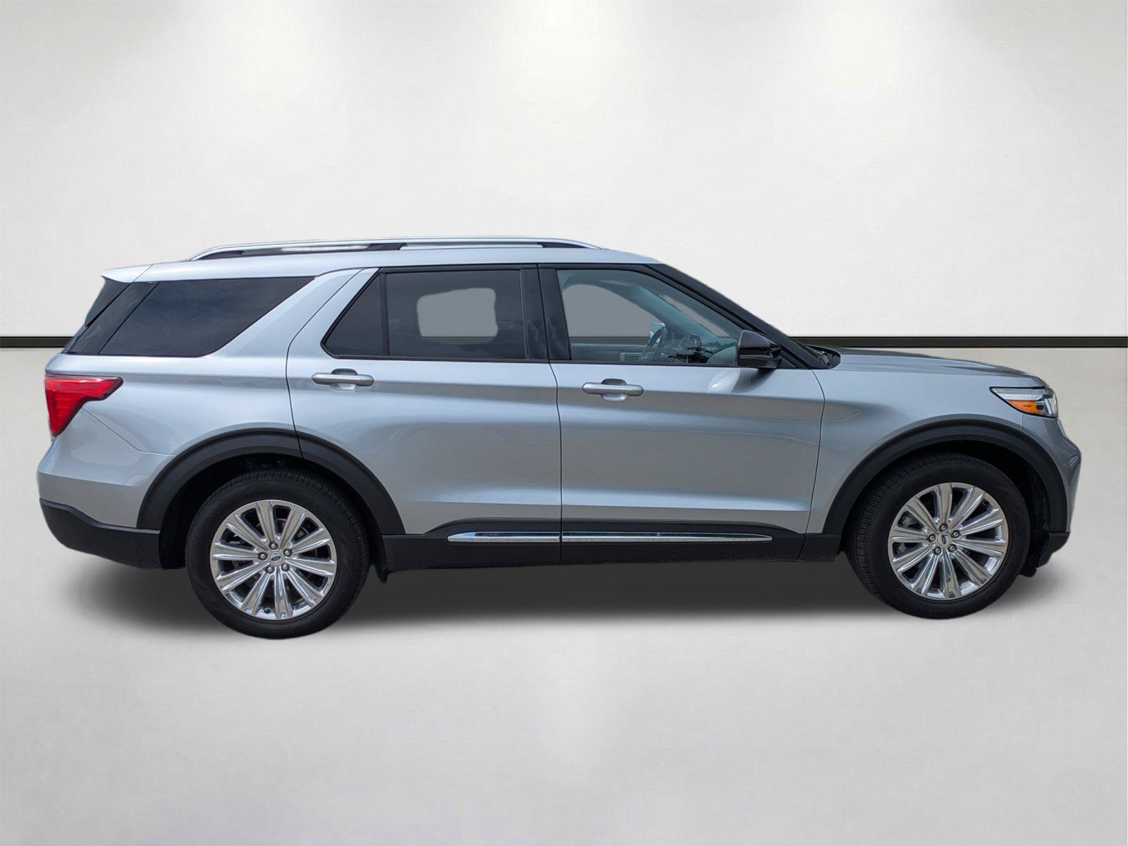 Used 2022 Silver Metallic Ford Limited image 4