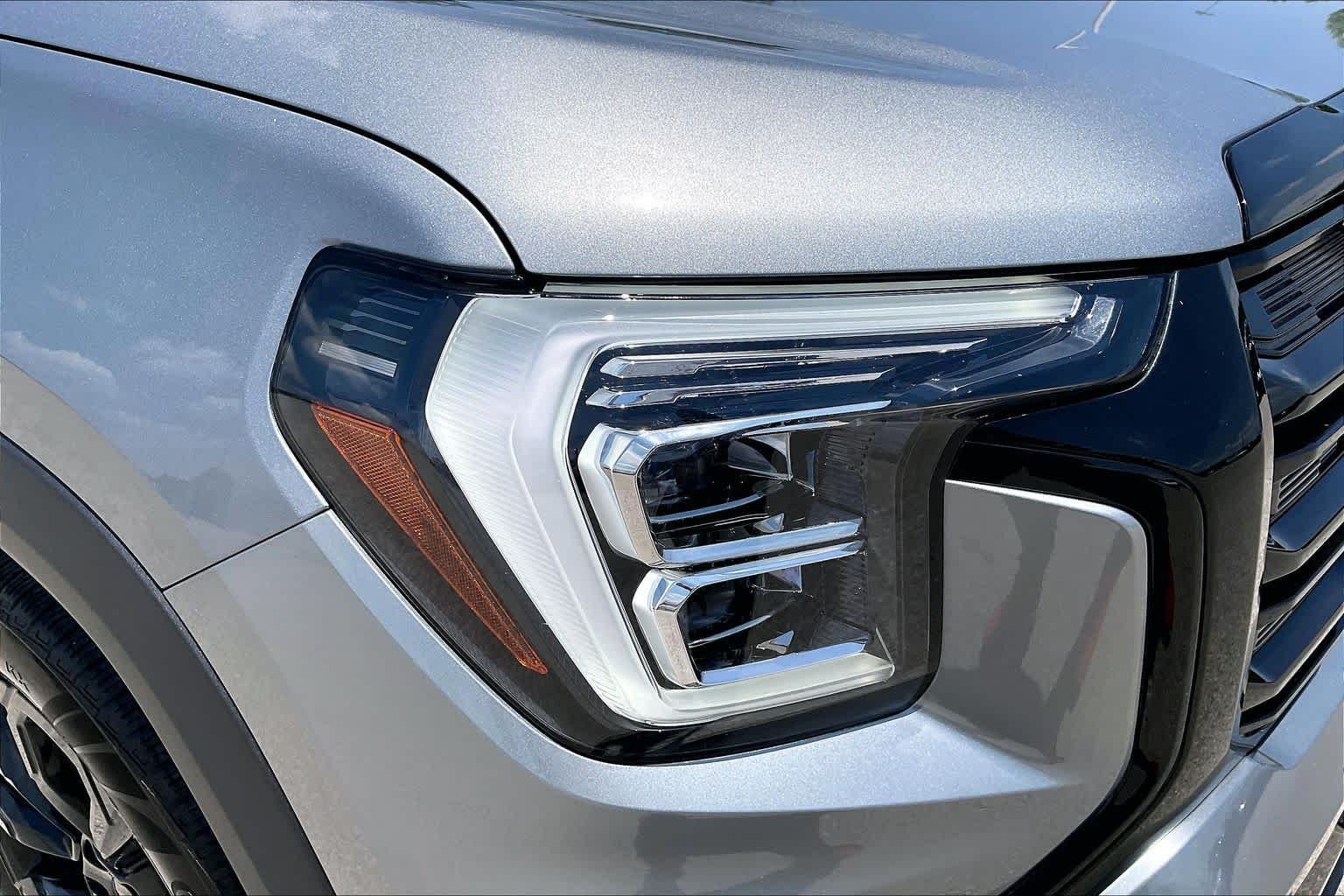 Used 2026 Sterling Metallic GMC AWD Elevation image 27