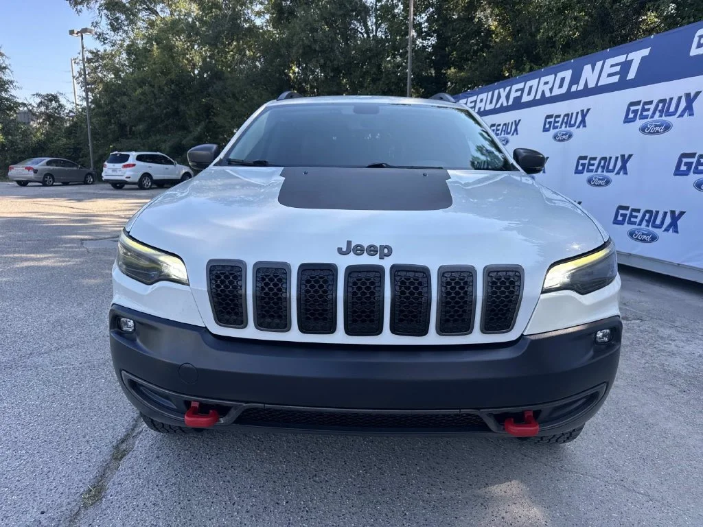 Used 2019 Pearl White Pearlcoat Jeep Trailhawk image 5