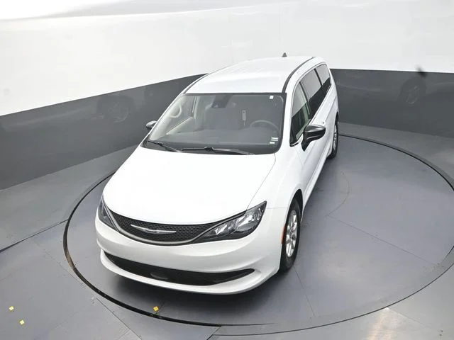 Used 2024 White Chrysler LX image 13