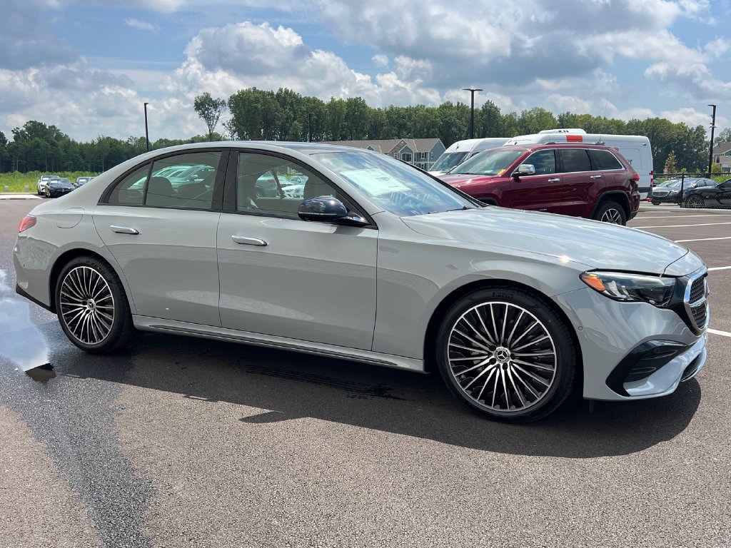 New 2026 MANUFAKTUR Alpine Grey Mercedes-Benz E 350 image 37
