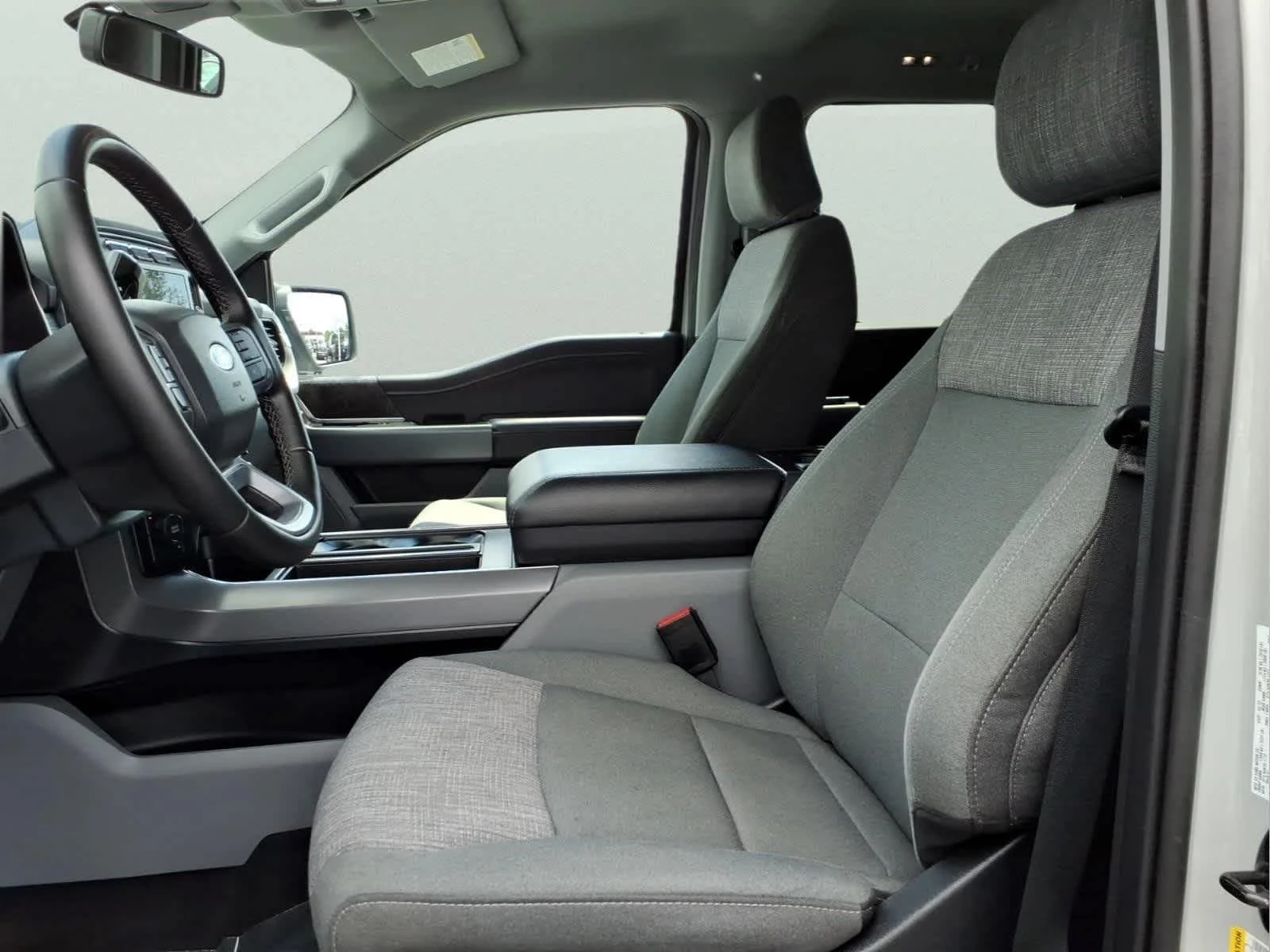 Used 2023 Avalanche Gray Ford XLT image 15