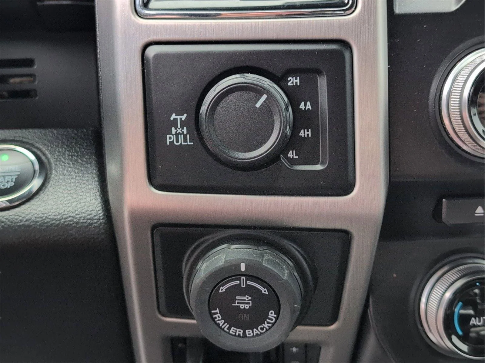 Used 2018 White Platinum Metallic Tri-Coat Ford Platinum image 22