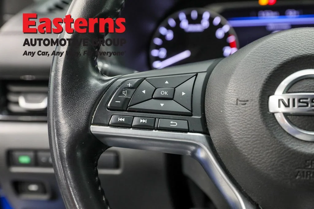 Used 2021 Blue Nissan SV image 15