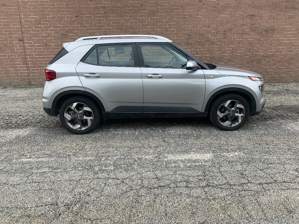 Used 2025 Shimmering Silver Hyundai SEL image 6