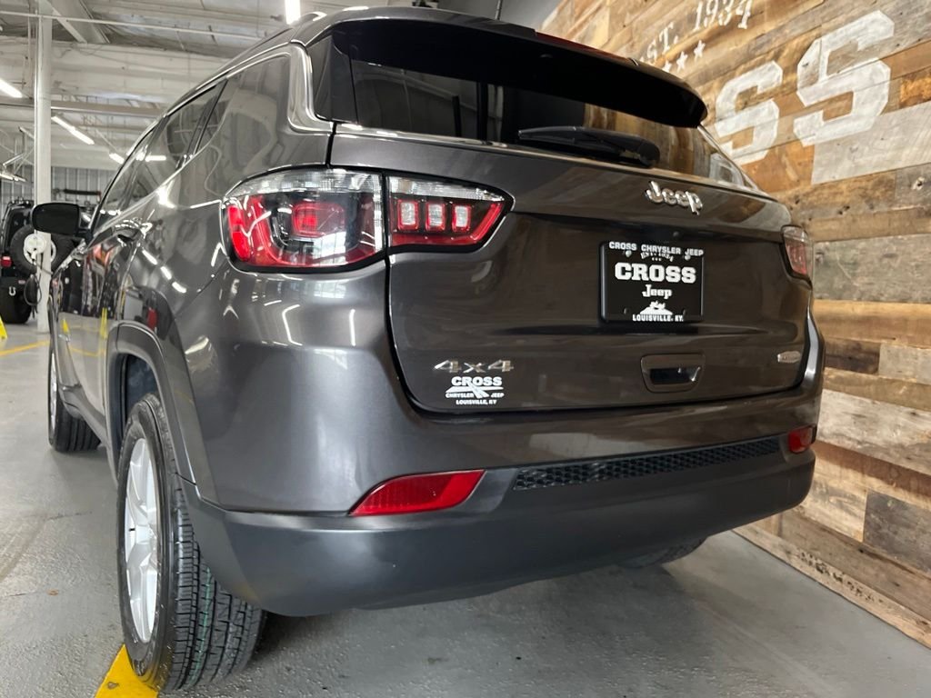 Used 2022 Crystal Metallic Jeep Latitude image 17