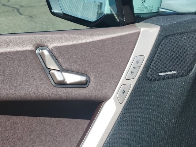 2026 BMW iX 45 - Photo 16