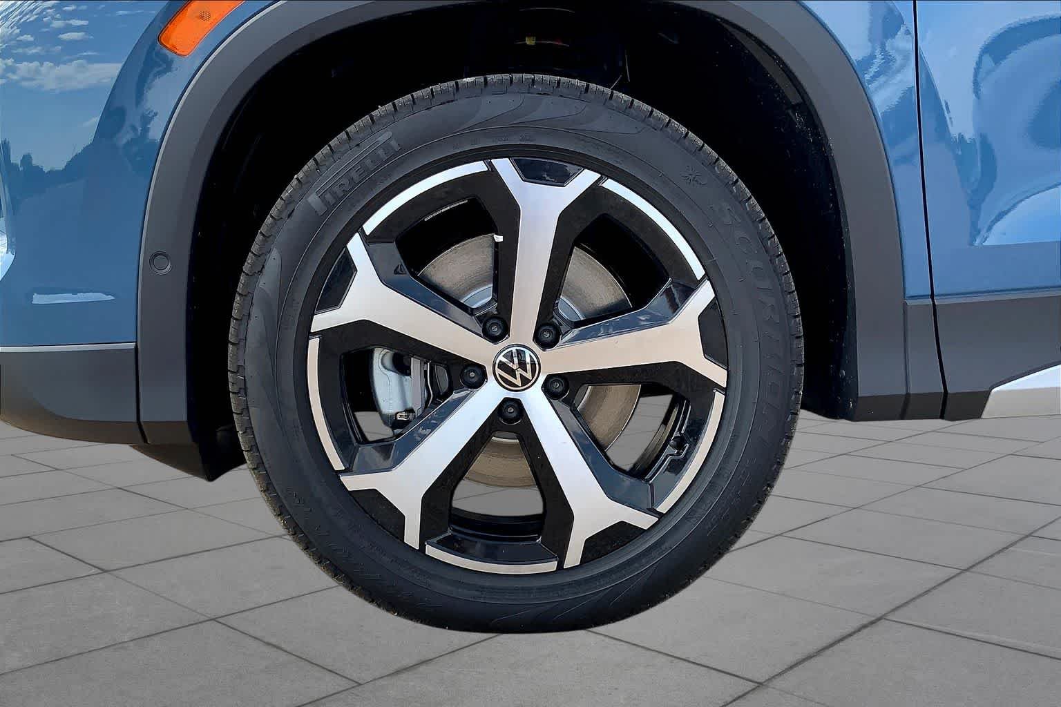 2025 Volkswagen Tiguan SE - Photo 12