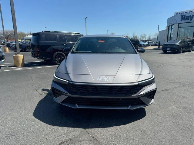 2025 Hyundai Elantra Blue - Photo 31