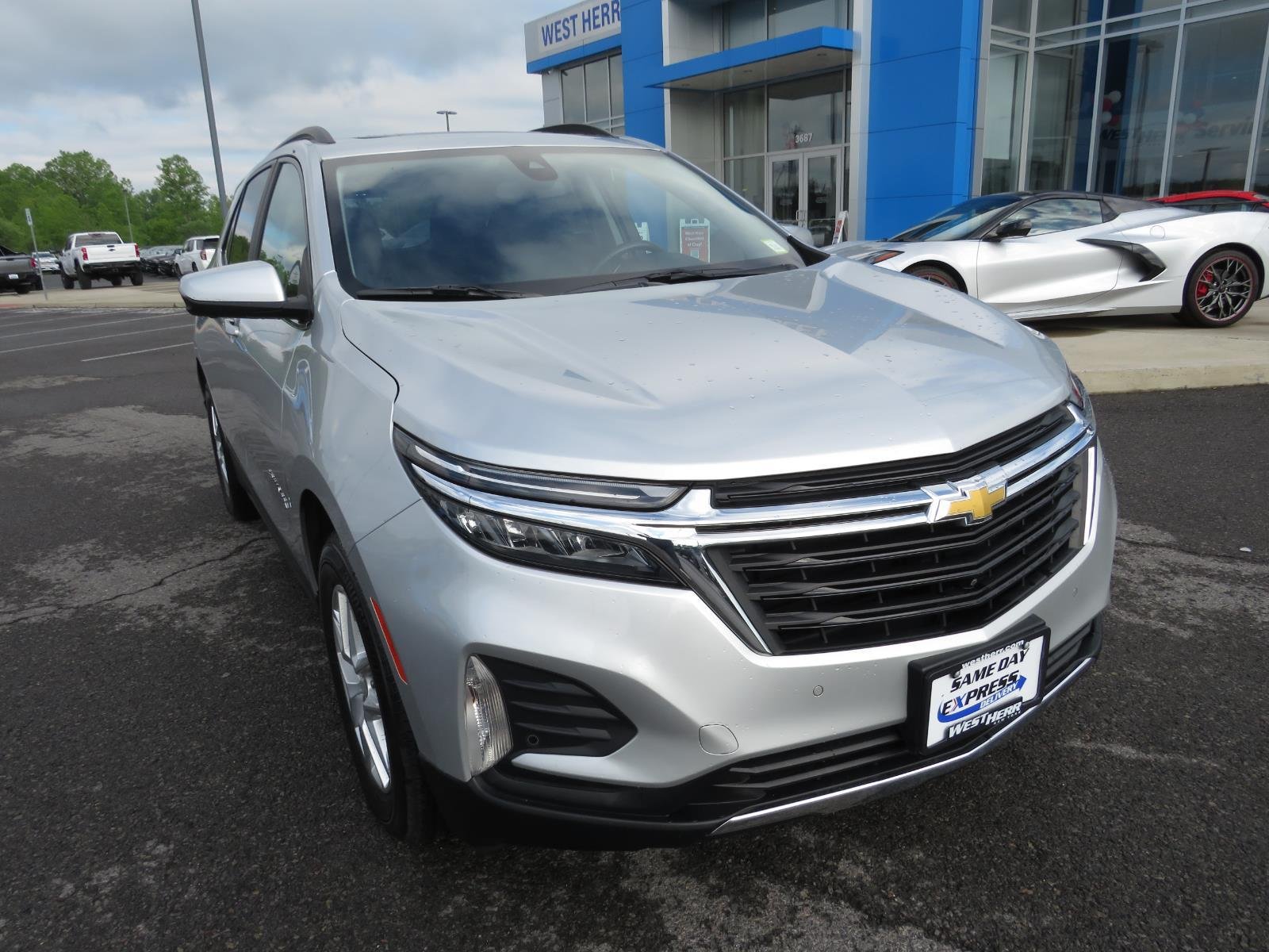 Used 2022 Silver Ice Metallic Chevrolet LT image 3