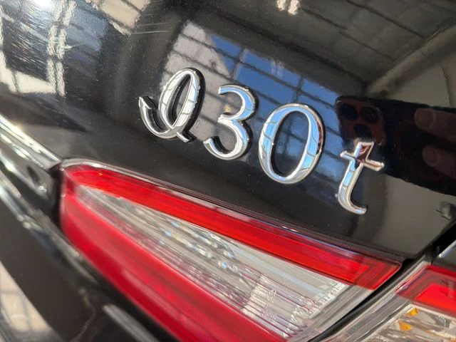 Used 2000 Black Obsidian INFINITI  image 27