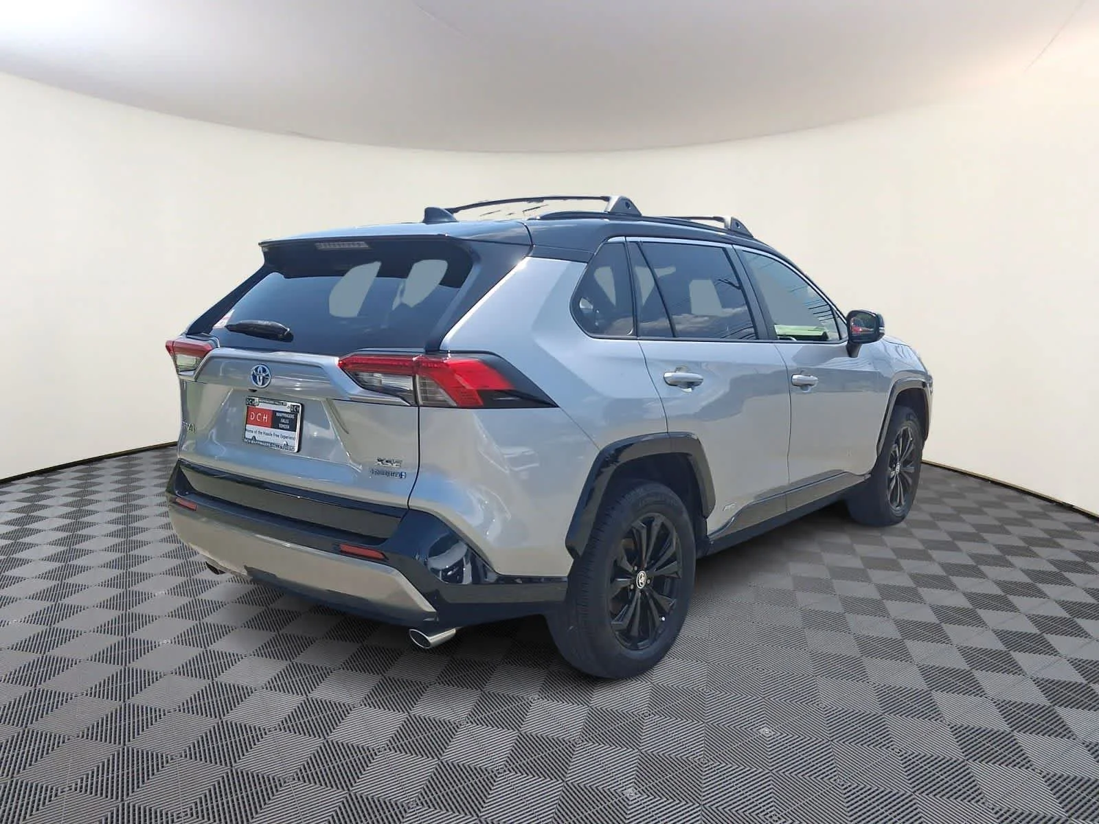 Certified Used 2022 Silver Sky Metallic/Midnight Black Metallic Toyota Hybrid XSE image 5