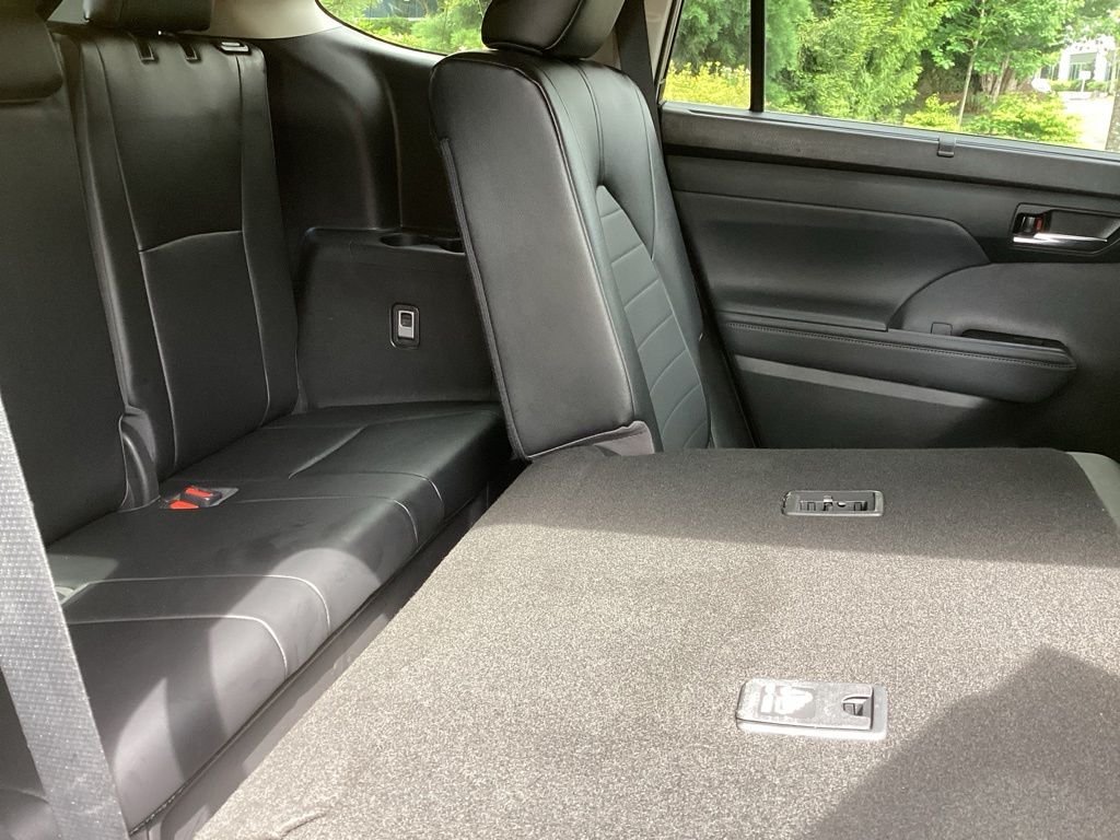 Used 2022  Toyota XLE image 6