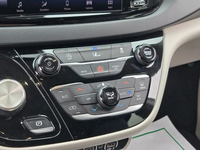 2022 Chrysler Pacifica Touring L - Photo 28