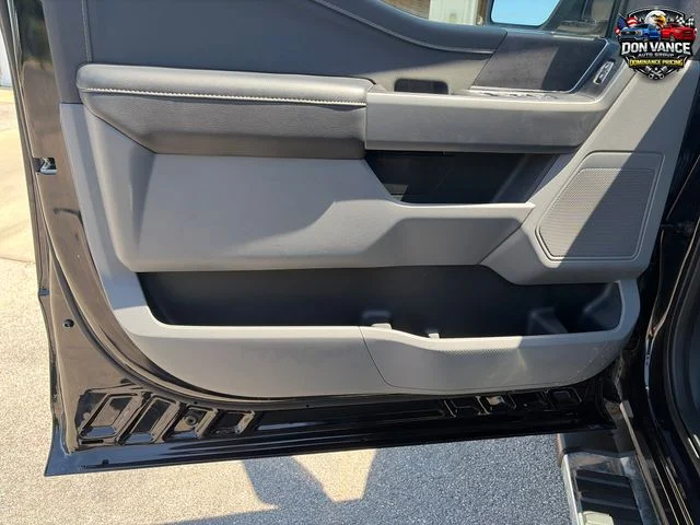 Used 2024 Black Ford XLT image 10