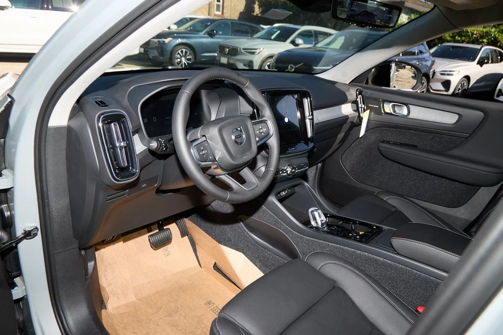2026 Volvo XC40 Ultra - Photo 12