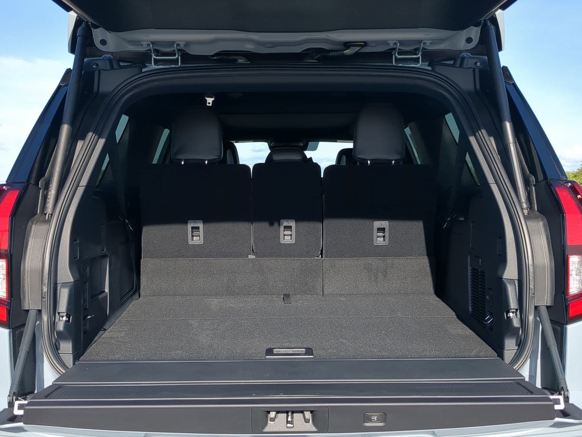 New 2026 Glacier Gray Metallic Tri-Coat Ford MAX Platinum® image 43