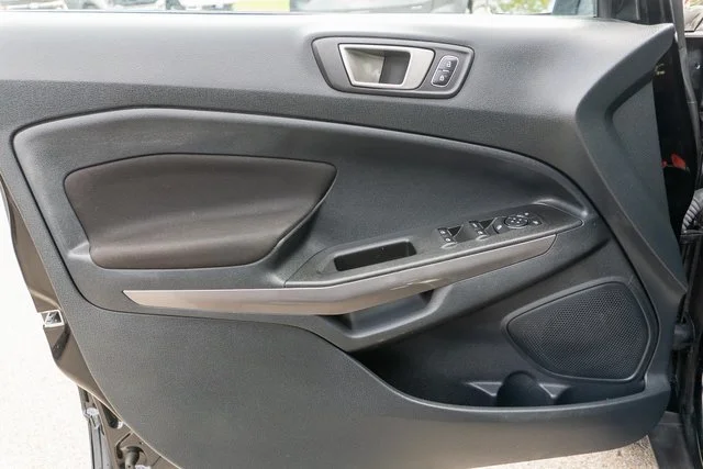Used 2020 Black Ford SE image 17