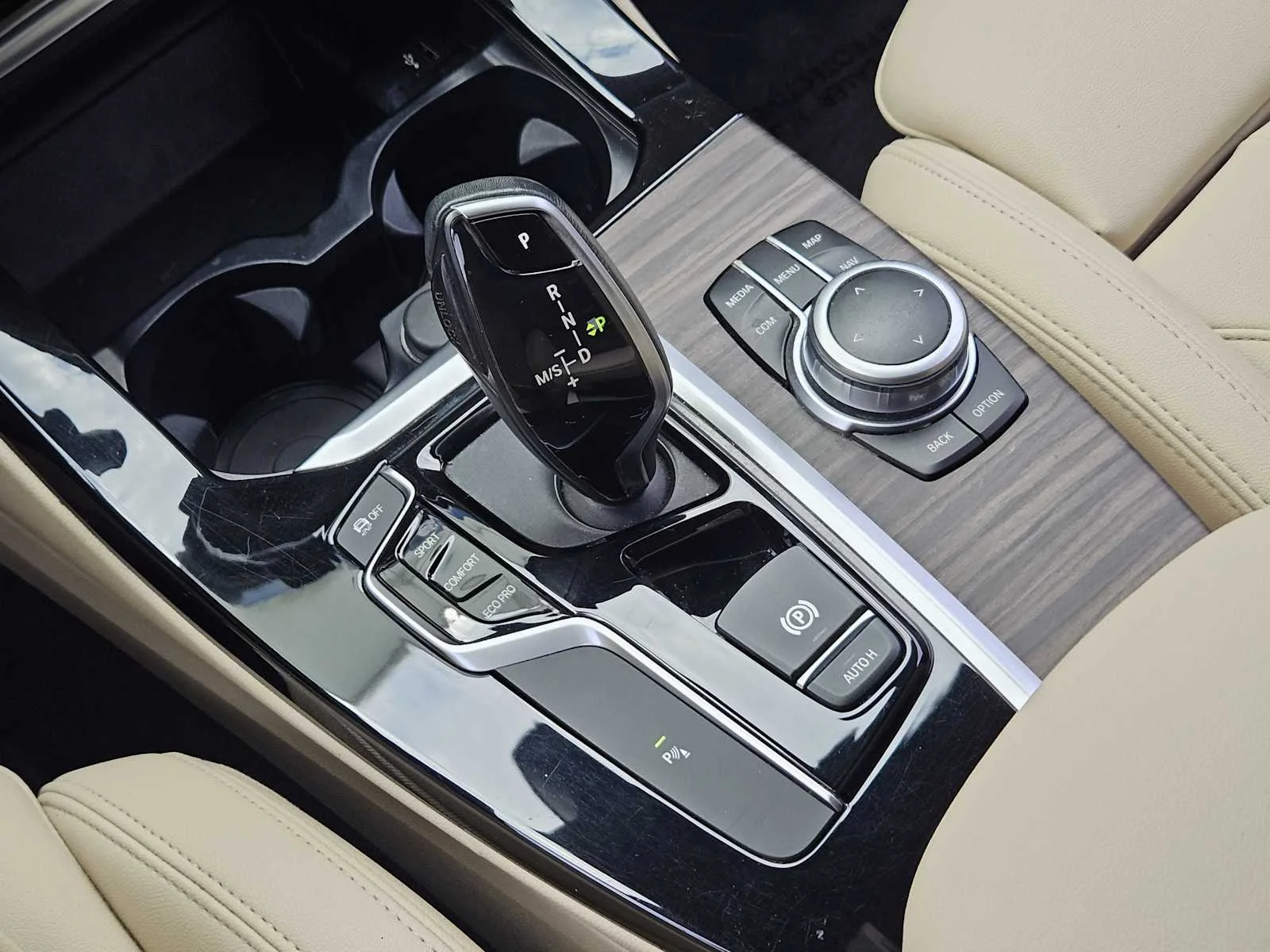 Used 2020 Alpine White BMW sDrive30i image 14