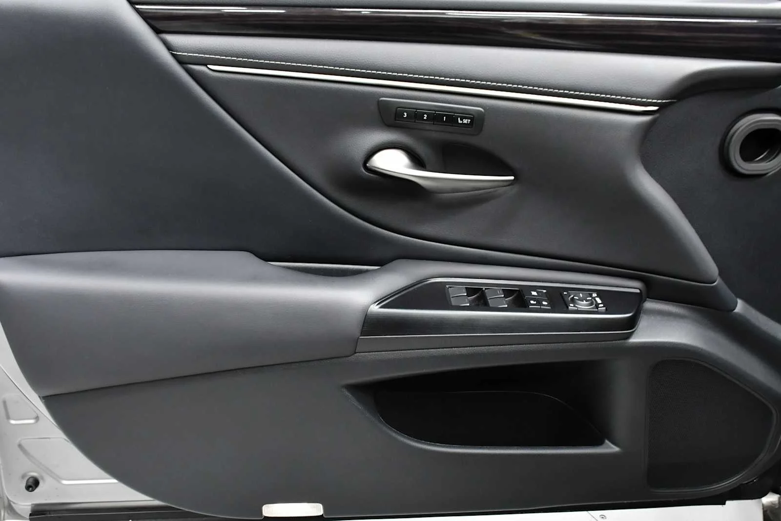 Certified Used 2020 Atomic Silver Lexus  image 15