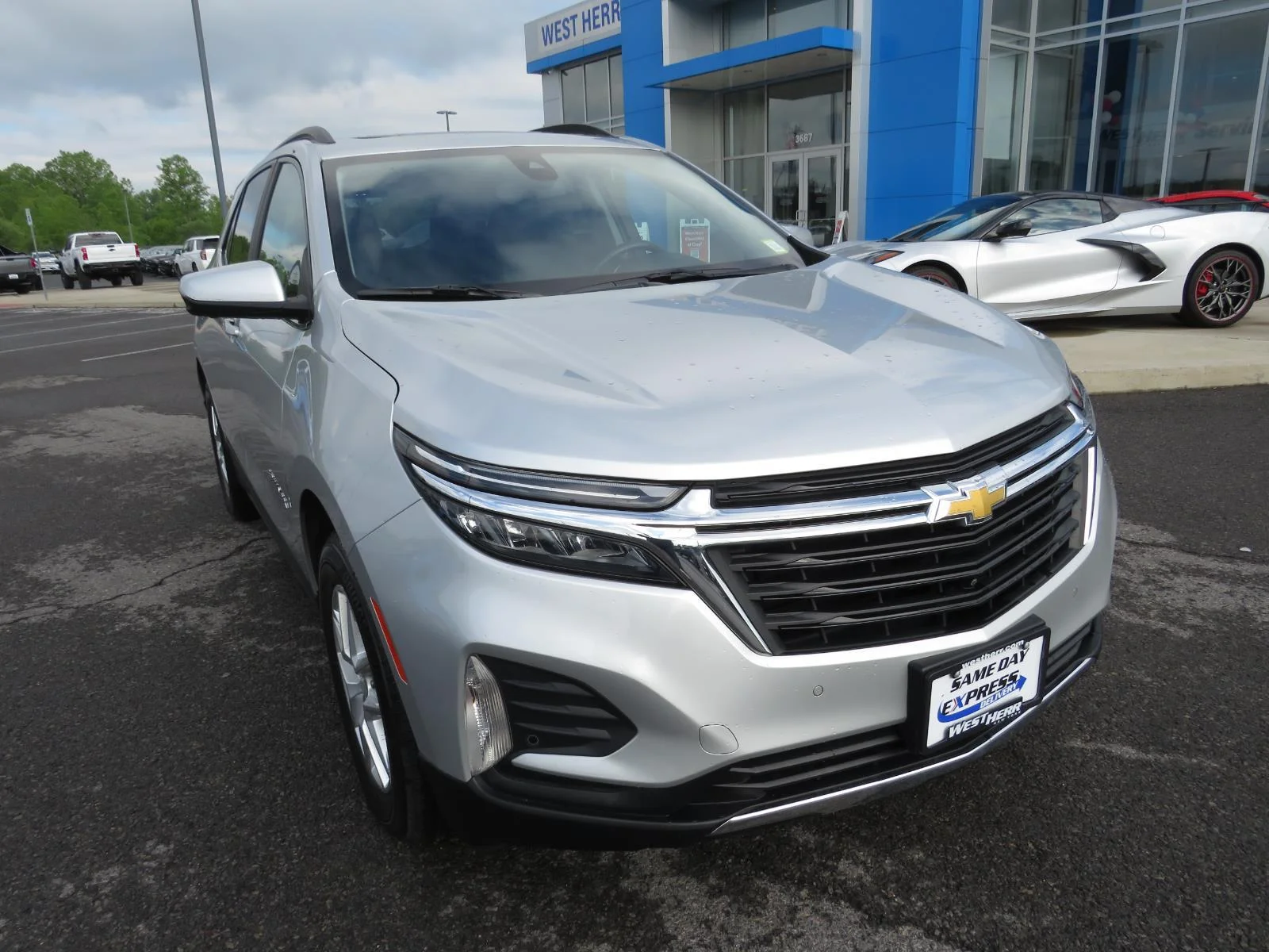 Used 2022 Silver Ice Metallic Chevrolet LT image 3