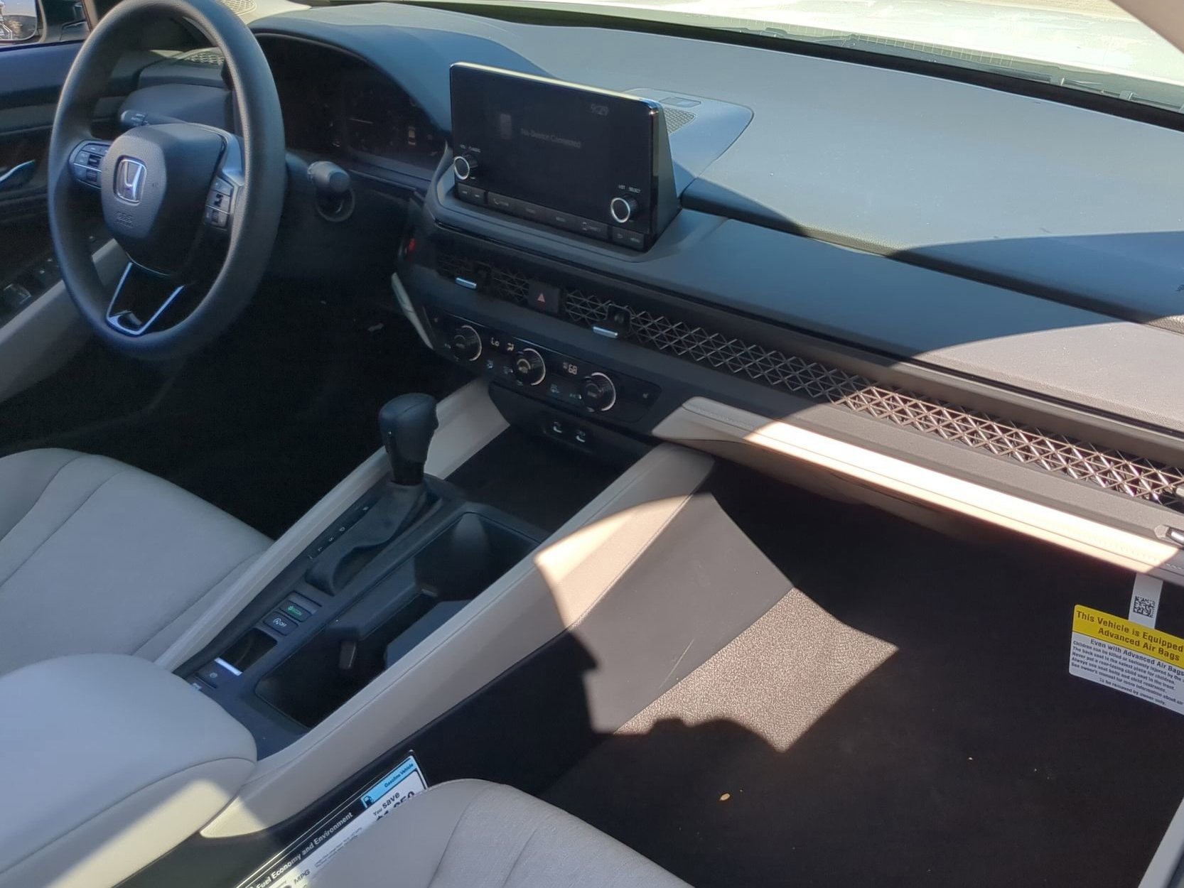 2025 Honda Accord SE - Photo 13
