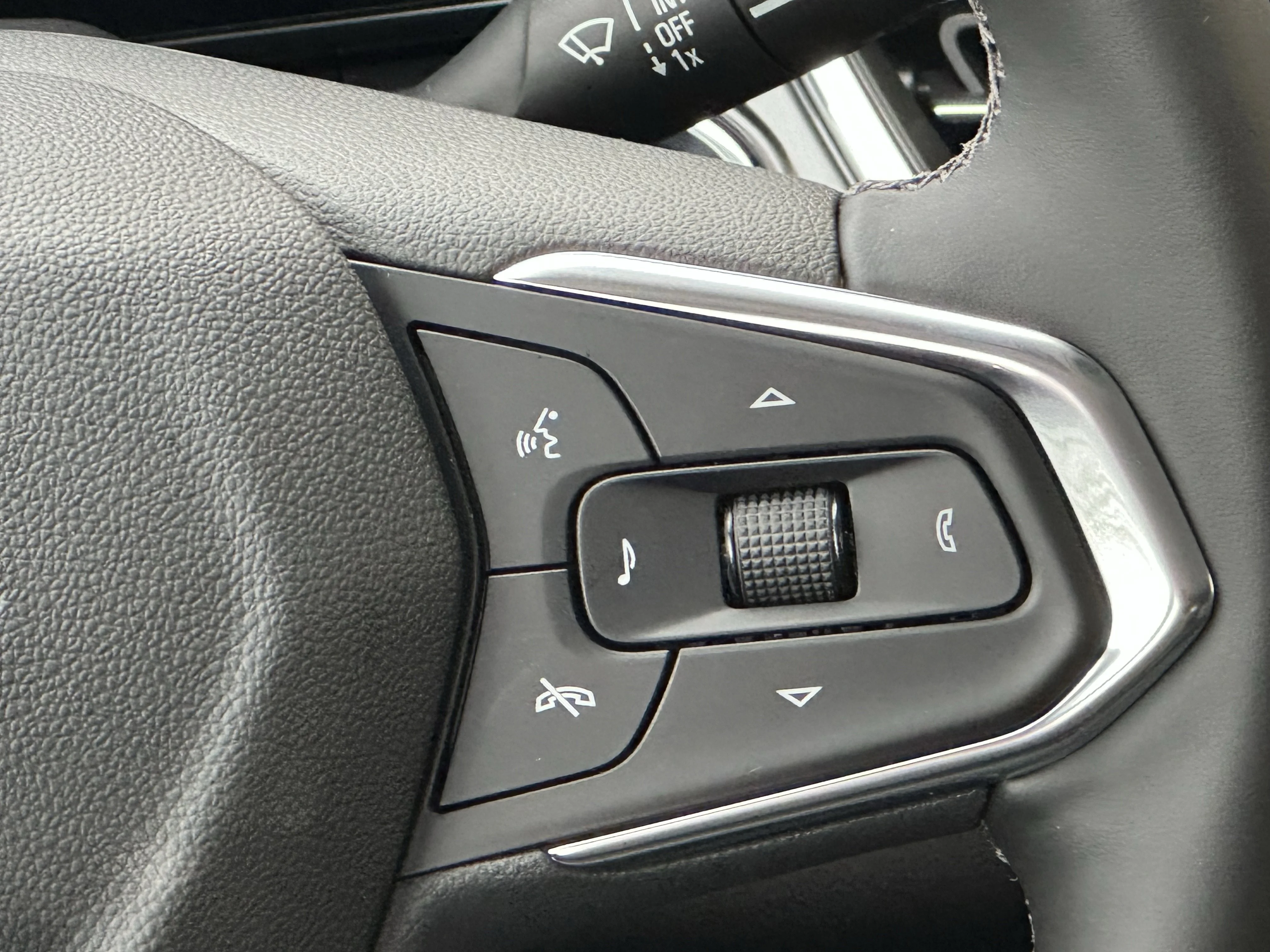 New 2026 Summit White Chevrolet ACTIV image 13