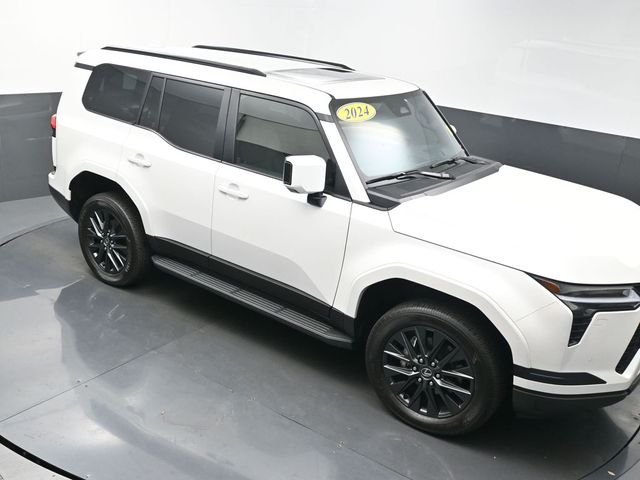 Used 2024 White Lexus 550 Premium image 59
