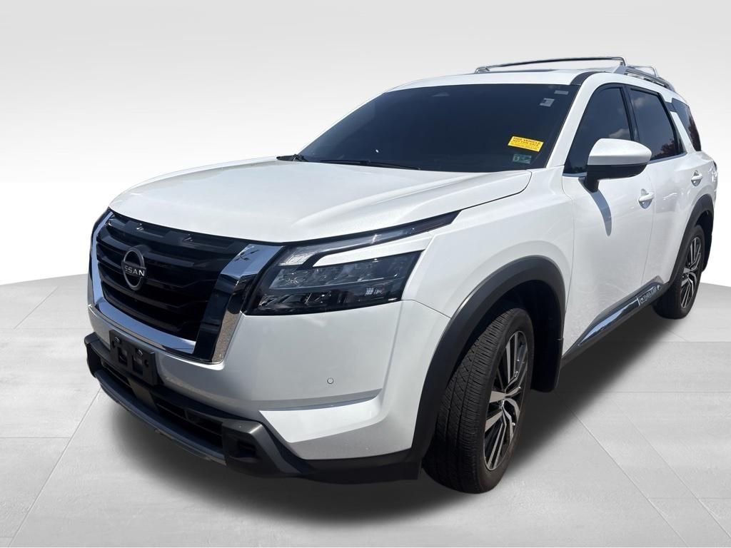 Used 2025 White Nissan Platinum image 2