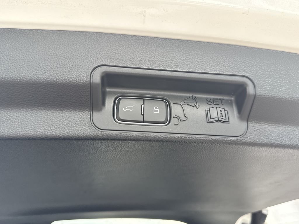 Used 2023 White Ford Platinum image 19