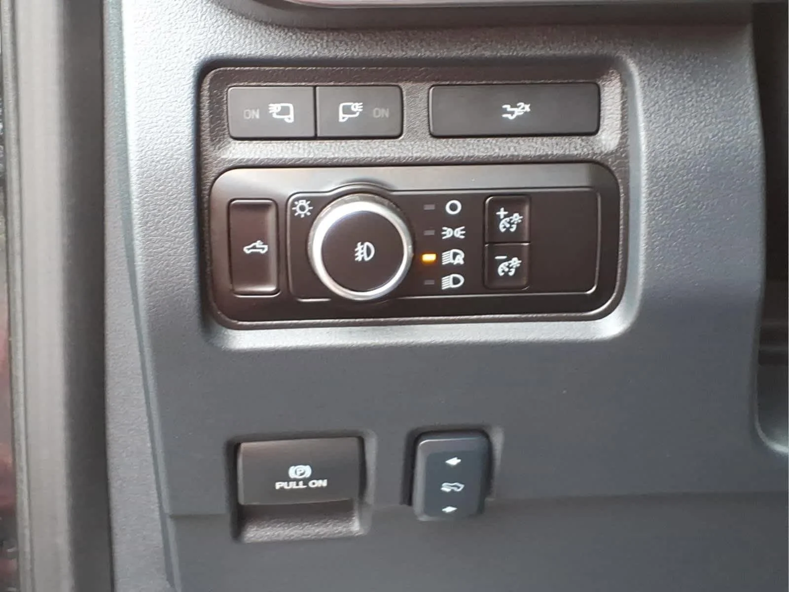 Used 2024 Agate Black Metallic Ford LARIAT image 16