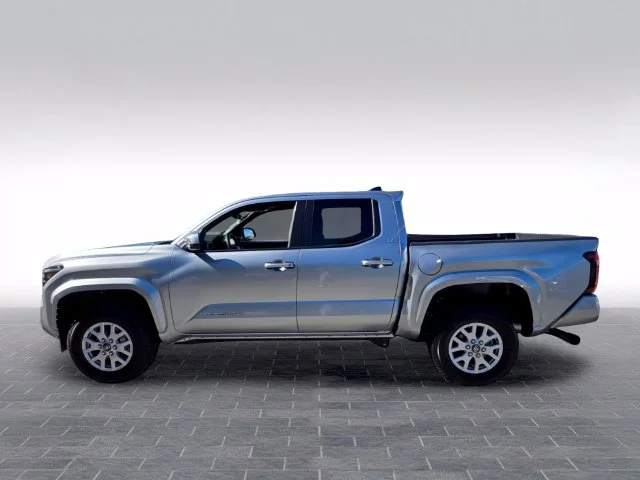Used 2025 Silver Toyota SR5 image 4