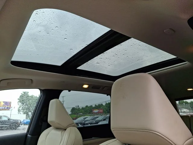 Used 2025 White INFINITI Sensory image 16