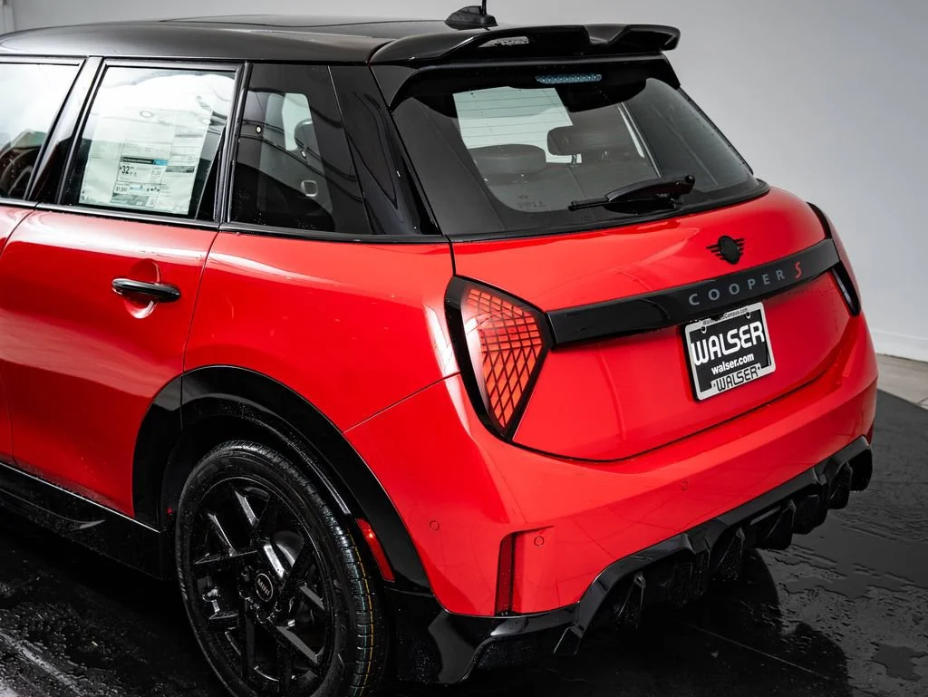New 2026 Chili Red MINI Iconic image 19