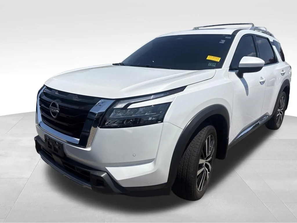 Used 2025 White Nissan Platinum image 2