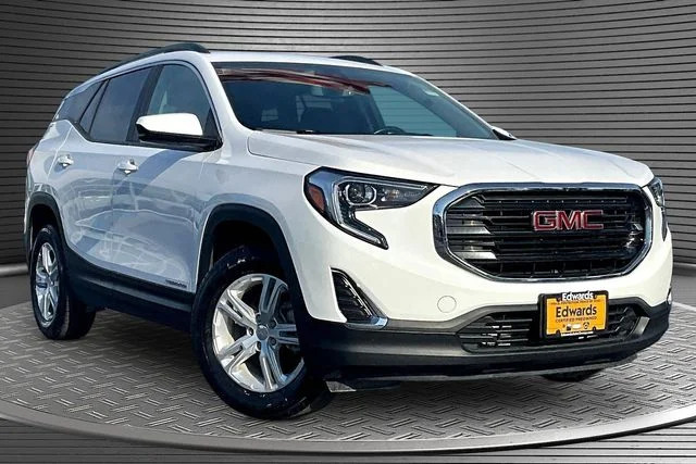 Used 2021 White GMC SLE image 3