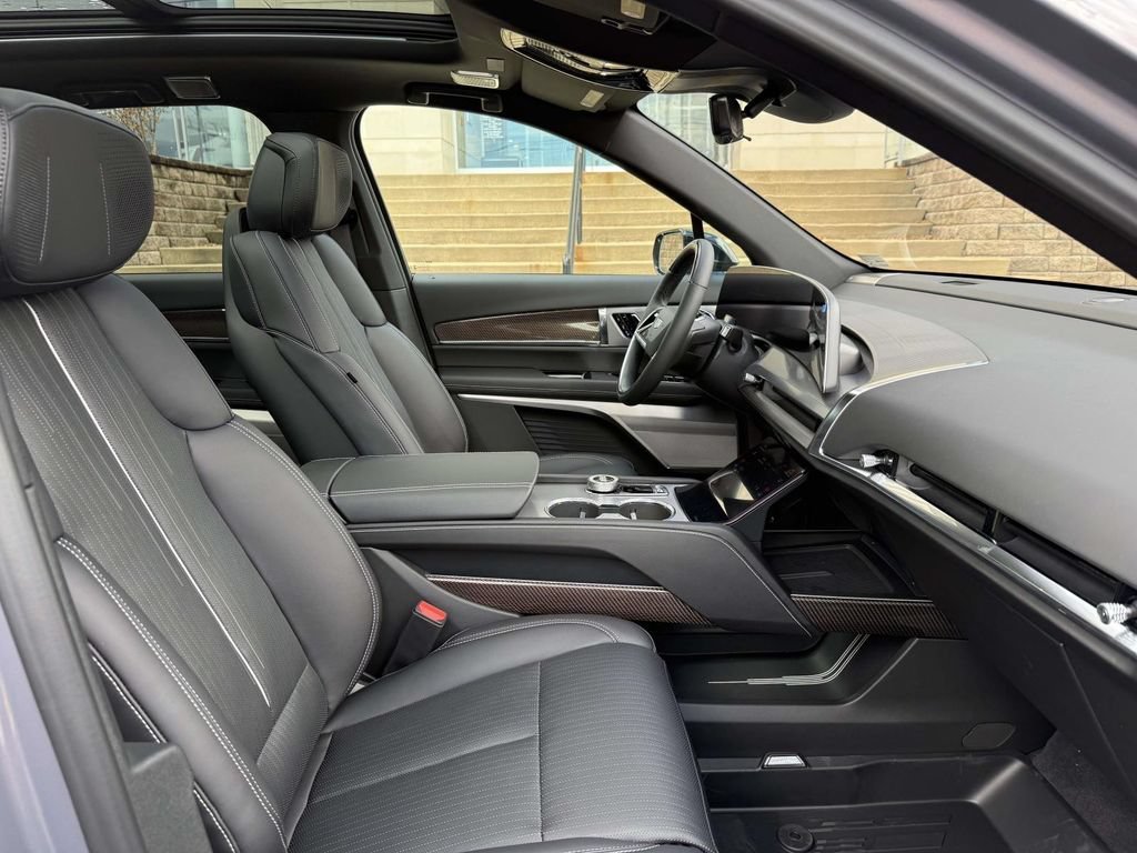 2026 Cadillac VISTIQ Luxury - Photo 13