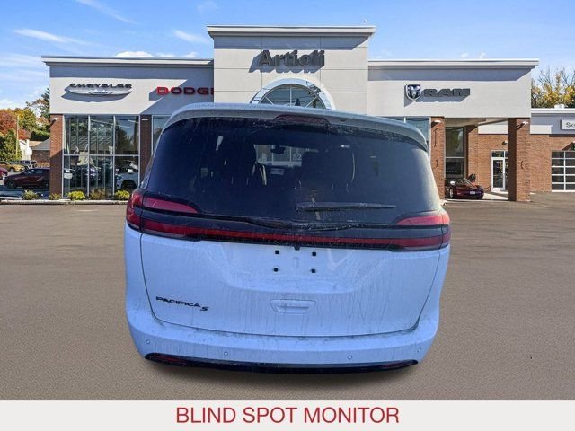 New 2026 Bright White Clear-Coat Exterior Paint Chrysler Select image 6