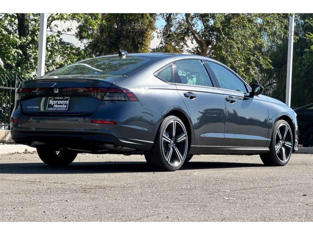 New 2026 Meteorite Gray Metallic Honda SE image 4