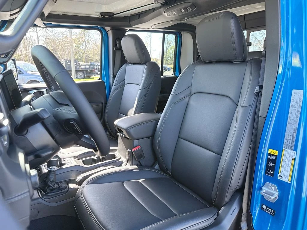 New 2026 Hydro Blue Pearl-Coat Exterior Paint Jeep Sahara image 11