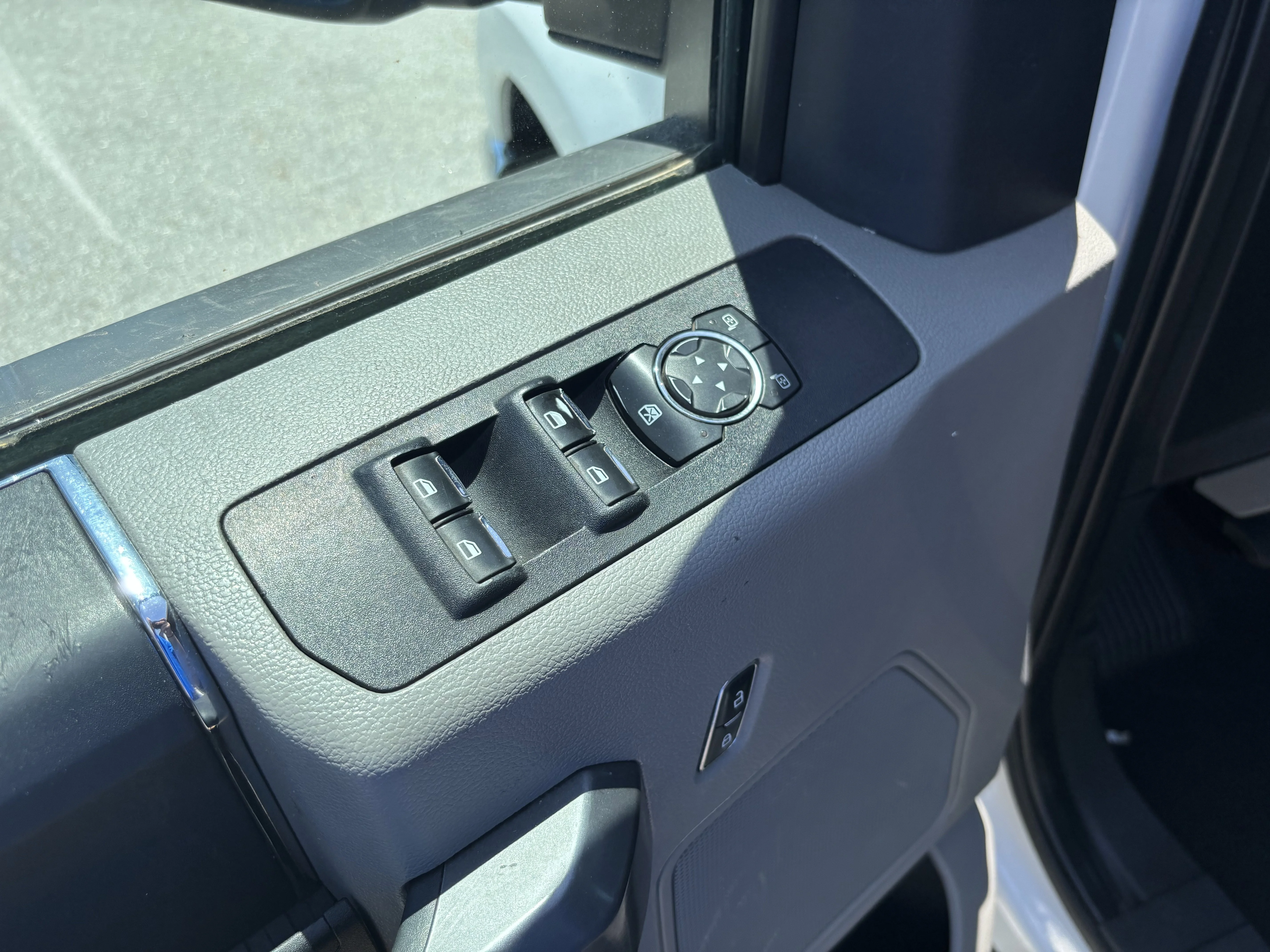 Used 2022 Oxford White Ford XLT image 12