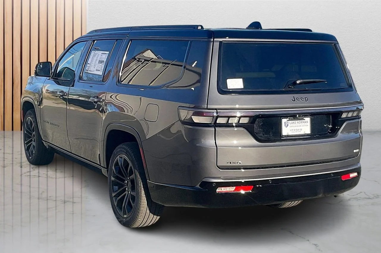 New 2026 Baltic Gray Metallic Clearcoat Jeep Summit Obsidian 29Z image 6