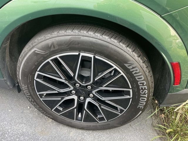 Used 2025 Eruption Green Metallic Ford Premium image 3