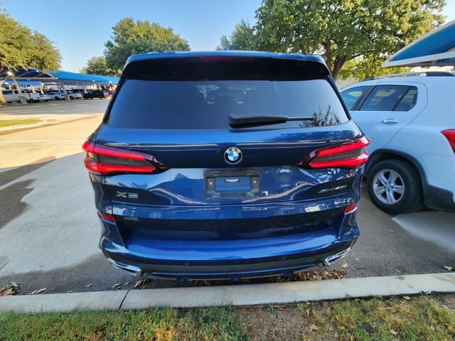 Used 2021 Blue BMW xDrive40i image 4