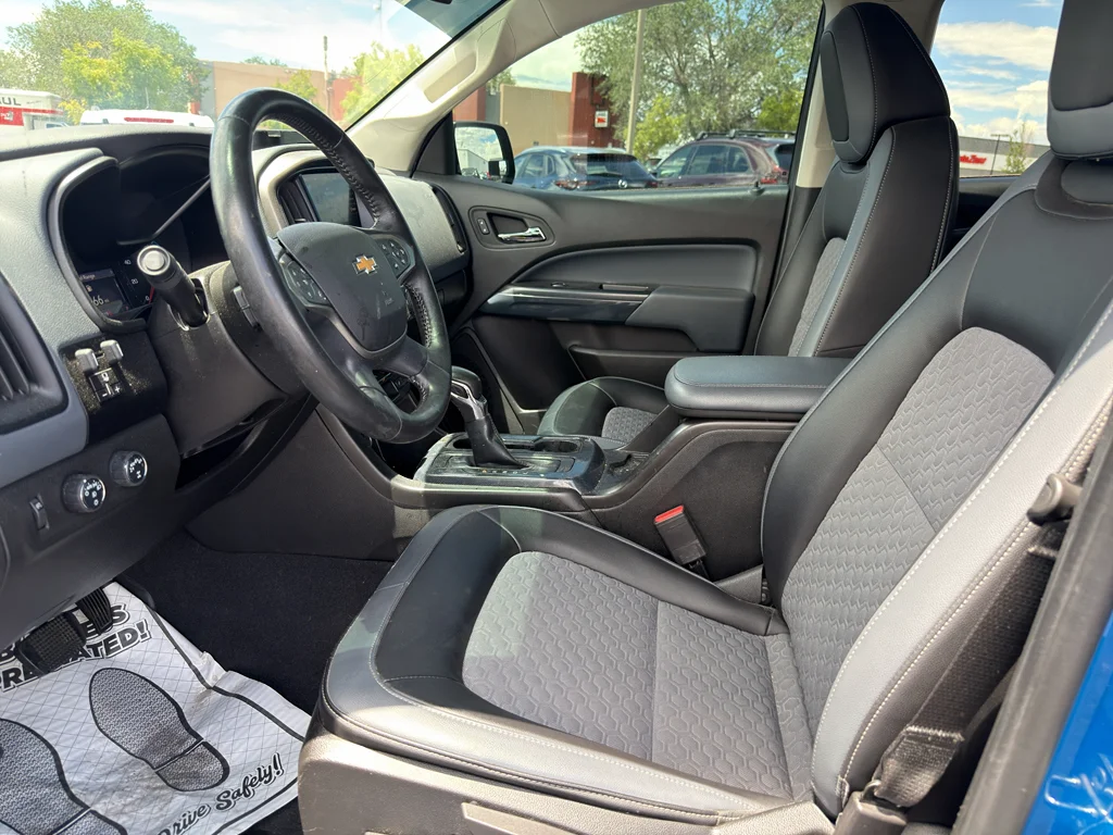 Used 2022 Bright Blue Metallic Chevrolet 4WD Z71 image 9