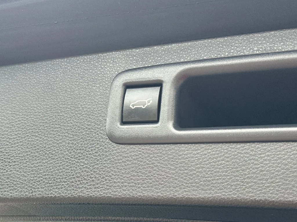 Used 2025 Silver Toyota XLE image 9