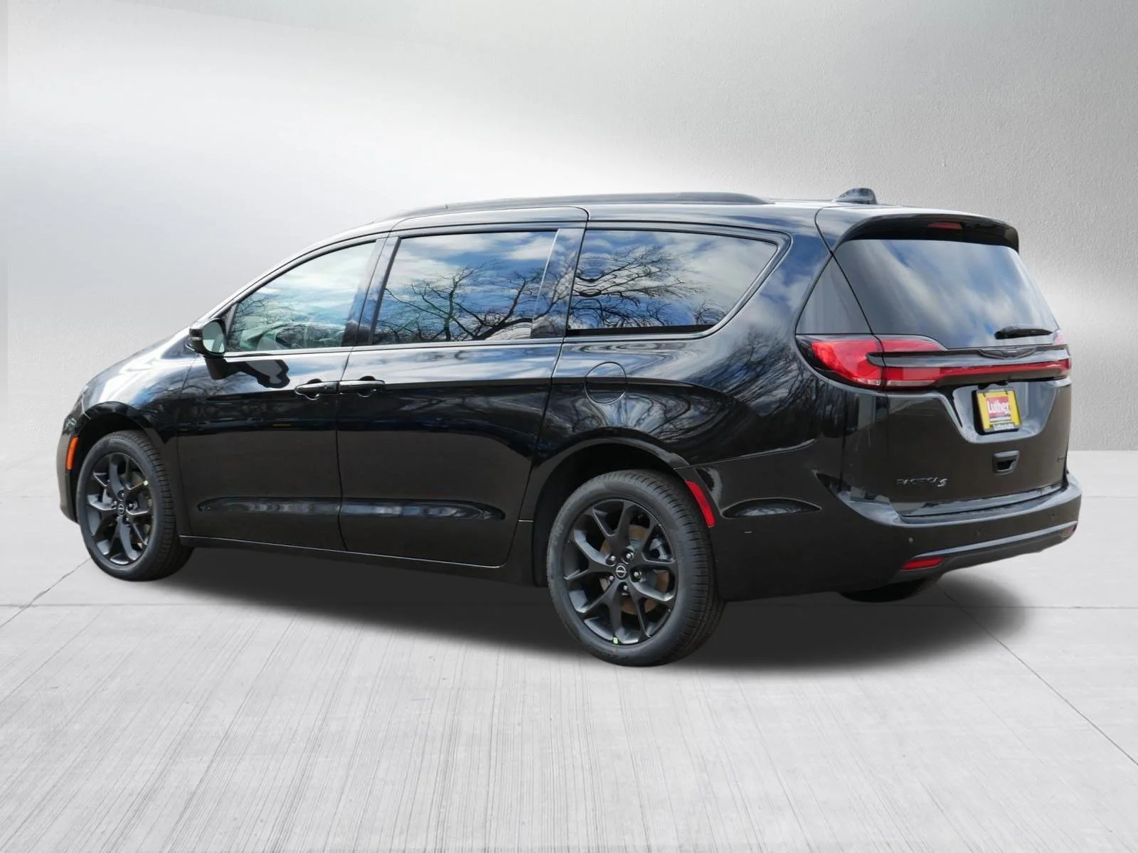 New 2026 Diamond Black Crystal Pearl-Coat Exterior Paint Chrysler Select image 5