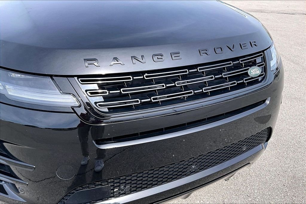 Used 2025 Santorini Black Metallic Land Rover Dynamic image 29