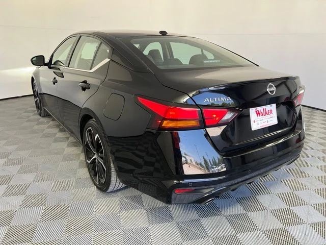 Used 2025 Black Nissan 2.5 SR image 5