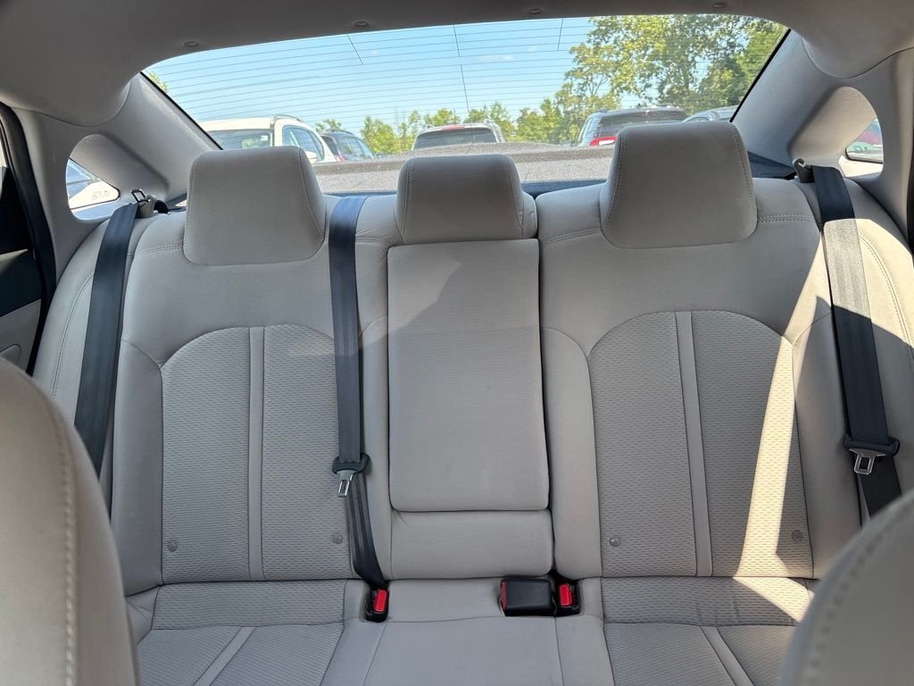 Used 2019 Silver Hyundai SEL image 18